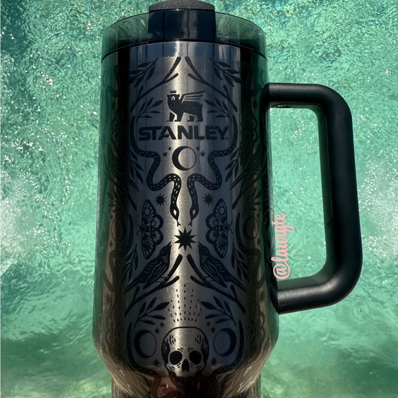 Stanley 💀 Halloween Icon Deadly Damask Quencher H2.0 Flowstate Stainless Tumbler - Picture 9 of 14